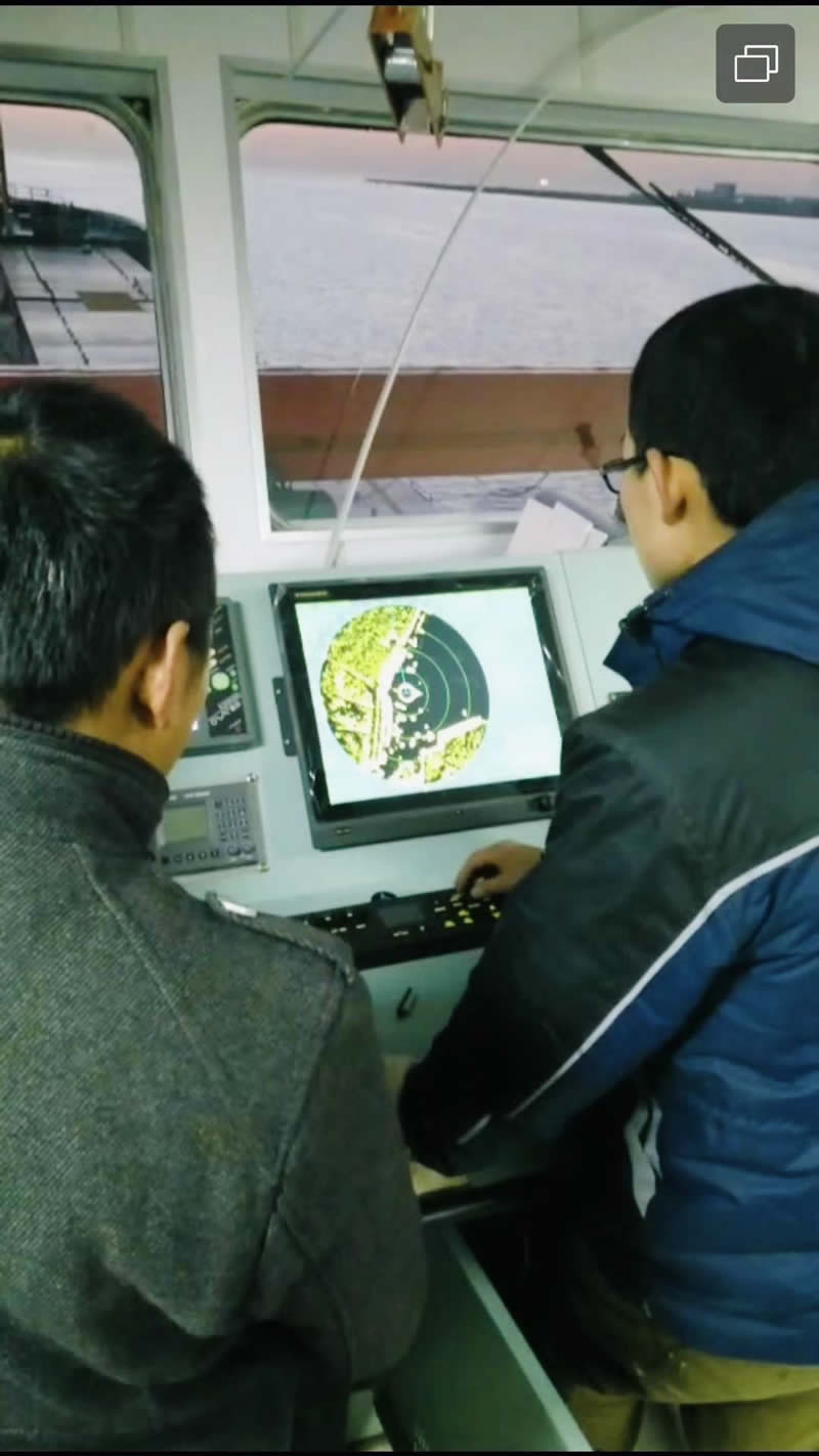 SIMRAD雷達安裝與調試現(xiàn)場.jpg